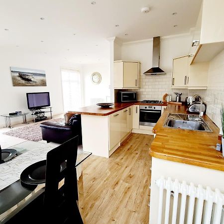Seas The Day - Beachfront Apartment - Sleeps 4 Ramsgate Eksteriør bilde