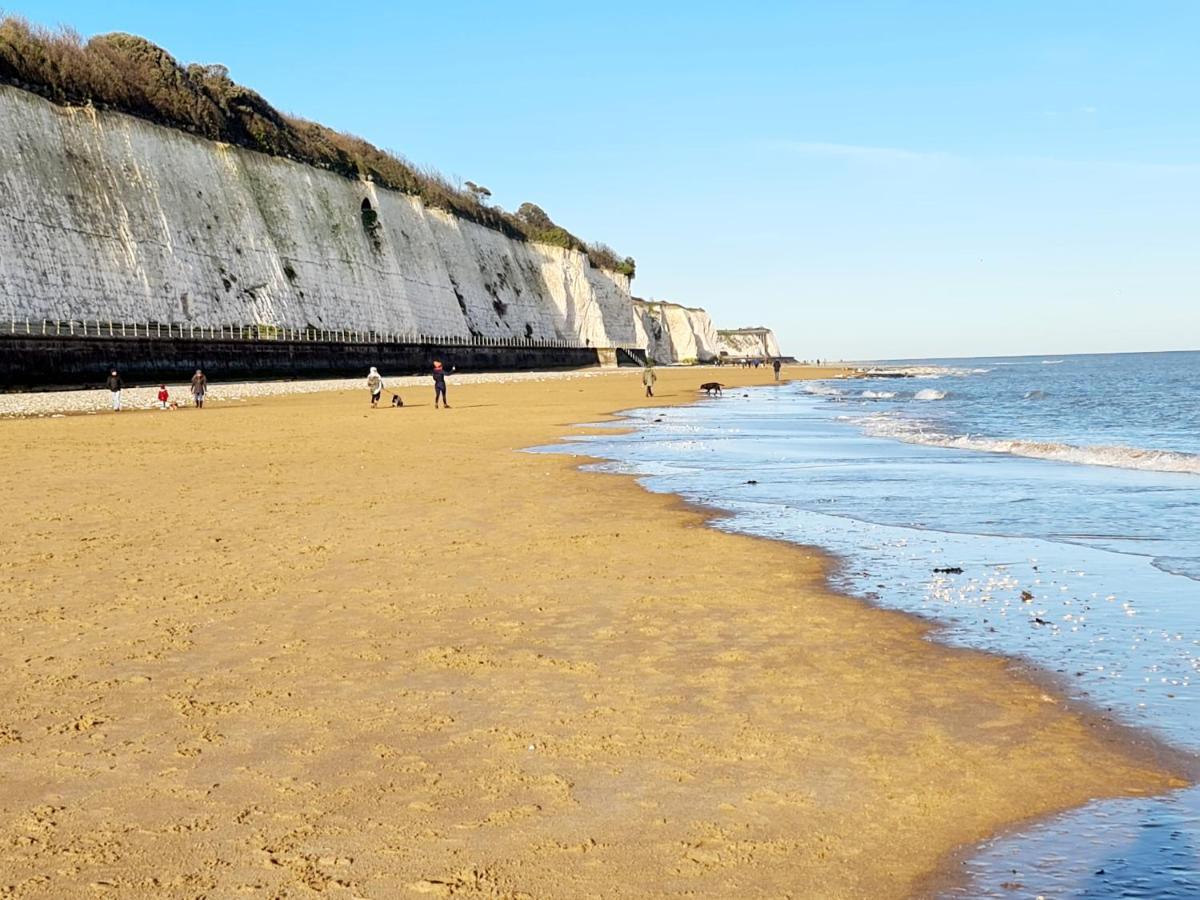 Seas The Day - Beachfront Apartment - Sleeps 4 Ramsgate Eksteriør bilde