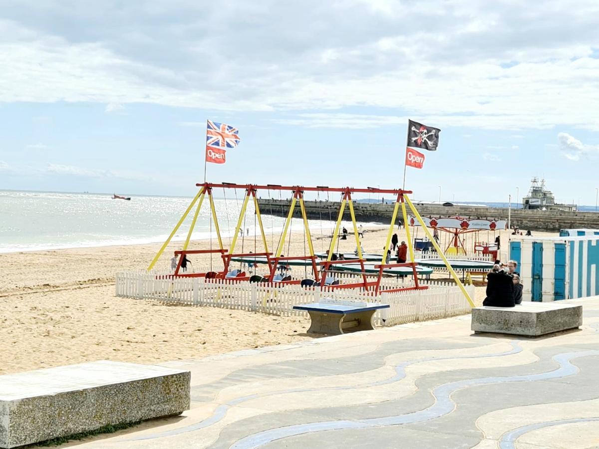 Seas The Day - Beachfront Apartment - Sleeps 4 Ramsgate Eksteriør bilde